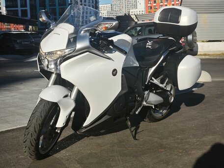 2011 Honda VFR 1200, белый, 950000 рублей, вид 3