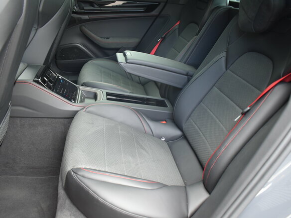 2026 Porsche Panamera GTS III, серый - вид 26