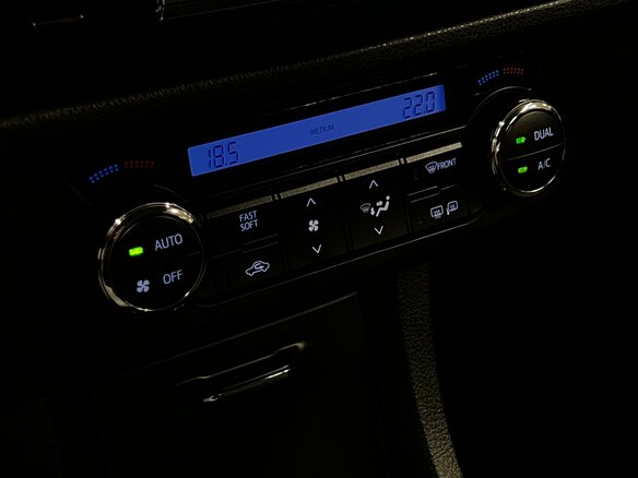 2015 Toyota Corolla XI (E160, E170, E180), чёрный - вид 18
