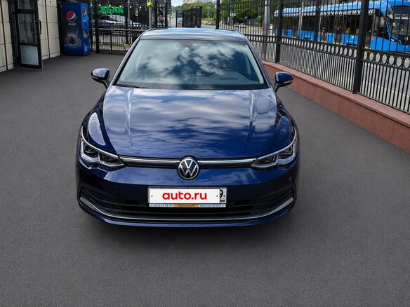 2021 Volkswagen Golf VIII, синий