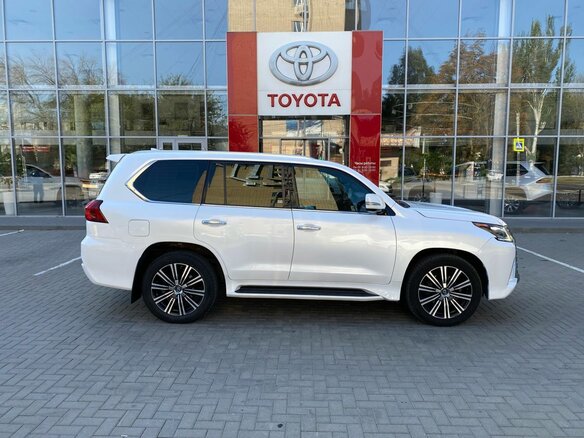2021 Lexus LX 570 III Рестайлинг 2, белый, 8450000 рублей - вид 3