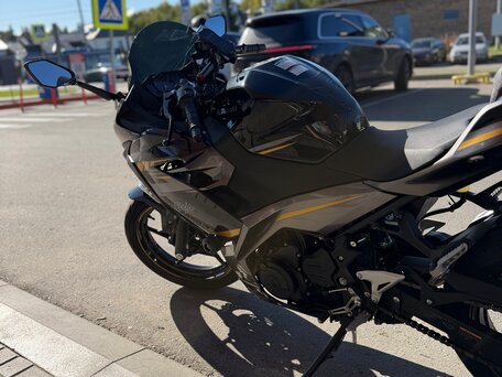 2022 Kawasaki Ninja 400, чёрный, 600000 рублей, вид 4