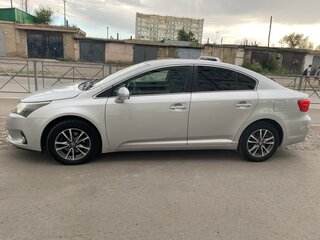 2011 Toyota Avensis III Рестайлинг, серебристый, 1100000 рублей, вид 4