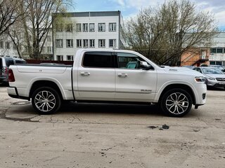 2025 Ram 1500 Crew Cab V Рестайлинг, белый, 10472000 рублей, вид 5