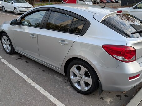 2013 Chevrolet Cruze I Рестайлинг, серебристый, 900000 рублей, вид 5