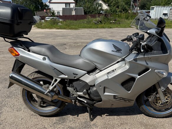 2001 Honda VFR 800, серебристый, 550000 рублей - вид 2