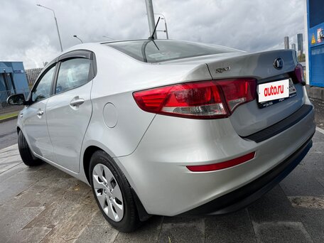 2015 Kia Rio 6-speed III, серый, вид 1
