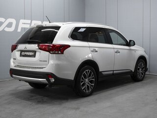 2015 Mitsubishi Outlander III Рестайлинг 2, белый, 2300000 рублей, вид 2