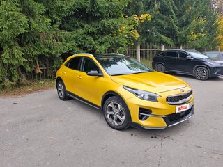 2021 Kia XCeed I, золотистый, 1950000 рублей, вид 3