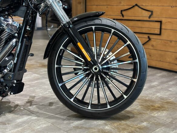 2025 Harley-Davidson Breakout, чёрный, 3750000 рублей - вид 2