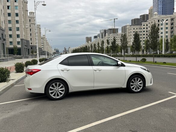 2013 Toyota Corolla XI (E160, E170, E180), белый, 1150000 рублей - вид 3
