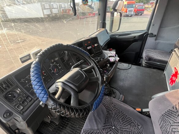 2002 Scania 4-Series, белый, 1550000 рублей - вид 5