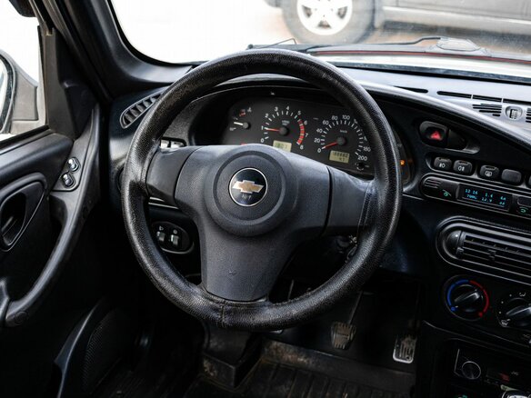 2010 Chevrolet Niva I Рестайлинг, серебристый, 444000 рублей - вид 22