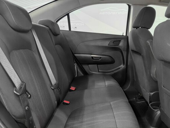2014 Chevrolet Aveo II, серебристый, 550000 рублей - вид 13