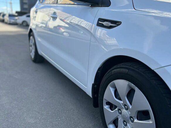 2015 Kia Rio III Рестайлинг, белый, 835000 рублей - вид 7