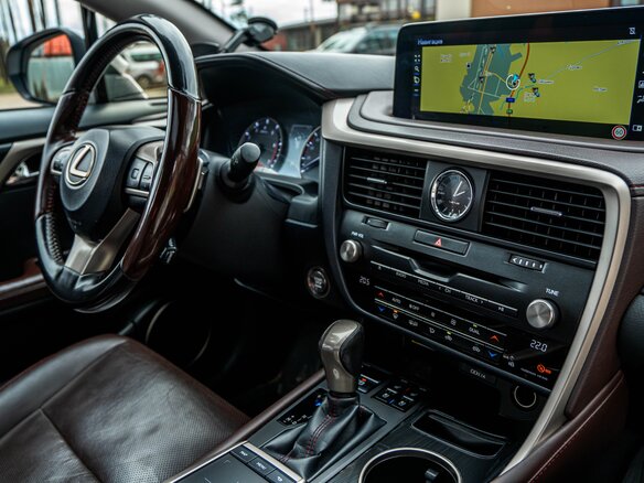 2019 Lexus RX 300 IV Рестайлинг, белый, 4450000 рублей - вид 14