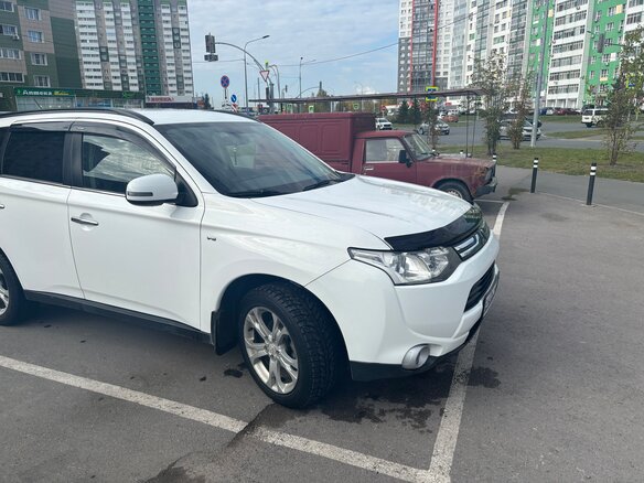 2013 Mitsubishi Outlander III, белый, 1950000 рублей