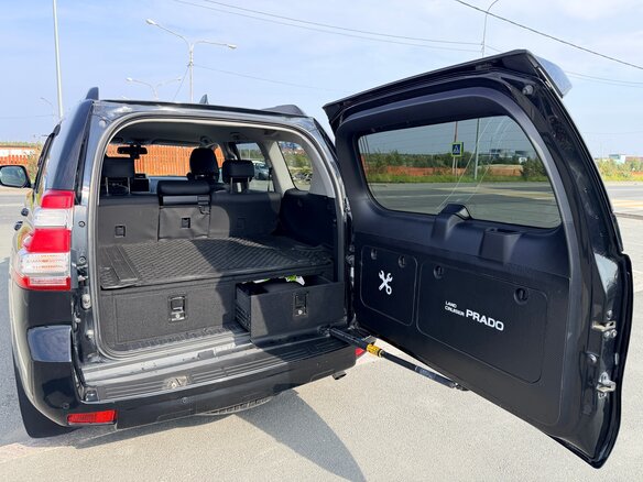 2017 Toyota Land Cruiser Prado 6-speed 150 Series Рестайлинг 1, чёрный, 4950000 рублей - вид 9