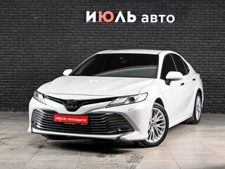 2020 Toyota Camry VIII (XV70), белый, 3125000 рублей, вид 1