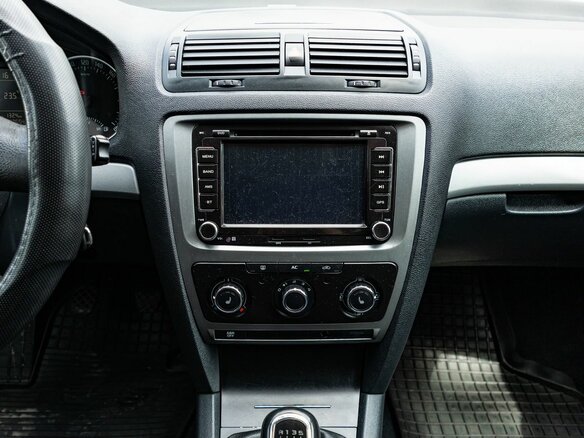 2012 Skoda Octavia II (A5) Рестайлинг, белый, 725000 рублей - вид 19