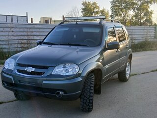 2013 Chevrolet Niva I Рестайлинг, зелёный, 700000 рублей, вид 3