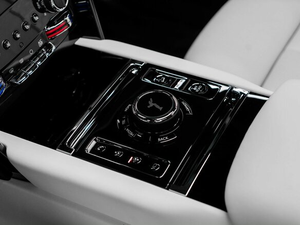 2026 Rolls-Royce Cullinan Black Badge I Рестайлинг (Series II), чёрный, 70000000 рублей - вид 19