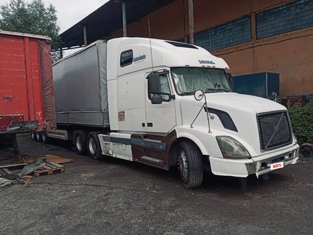 2003 Volvo VNL, белый, 2190000 рублей, вид 2