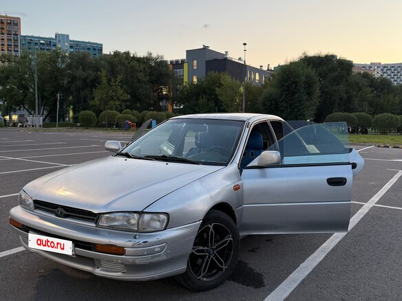 1995 Subaru Impreza I, серебристый - вид 2
