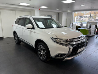 2016 Mitsubishi Outlander III Рестайлинг 2, белый, 1984000 рублей, вид 3