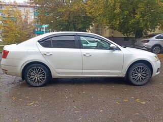 2017 Skoda Octavia III (A7) Рестайлинг, белый, 1480000 рублей, вид 4
