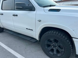 2025 Ram 1500 Crew Cab eTorque V Рестайлинг, белый, 5500000 рублей, вид 3