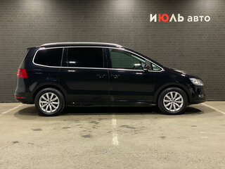 2011 Volkswagen Sharan II, чёрный, 1435000 рублей, вид 4