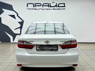 2017 Toyota Camry VII (XV50) Рестайлинг, белый, 1579000 рублей, вид 4