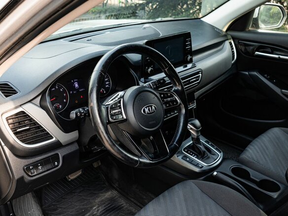 2021 Kia Seltos I, серый, 1800000 рублей - вид 24