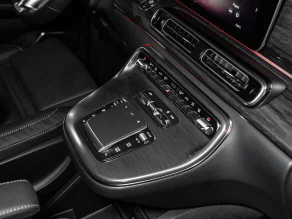 2026 Mercedes-Benz V-Класс 300 d экстра длинный III (W447) Рестайлинг 2, чёрный - вид 17