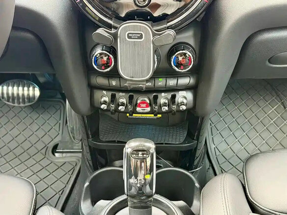 2022 Mini Hatch Cooper III (F55/F56) Рестайлинг 2, чёрный, 1800000 рублей - вид 12