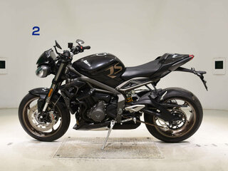 2022 Triumph Street Triple, чёрный, 1176000 рублей, вид 2