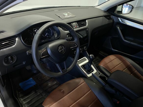 2019 Skoda Octavia III (A7) Рестайлинг, белый, 1399900 рублей - вид 17