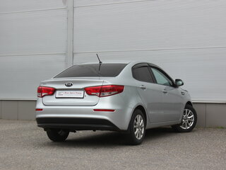 2016 Kia Rio III Рестайлинг, серебристый, 890000 рублей, вид 2