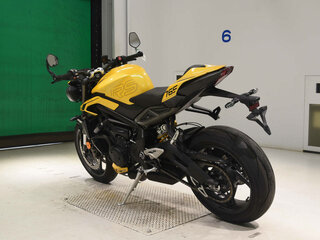 2024 Triumph Street Triple, жёлтый, 1217500 рублей, вид 5