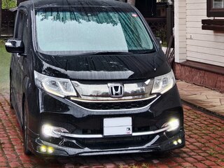 2016 Honda Stepwgn Spada V, чёрный, 1850000 рублей, вид 5