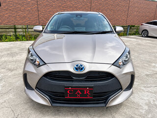 2022 Toyota Yaris IV, коричневый, 1050000 рублей, вид 2