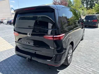 2023 Volkswagen Multivan T7, чёрный, 3480000 рублей, вид 5