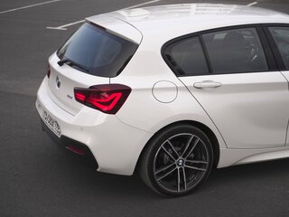 2019 BMW 1 серии 118i II (F20/F21) Рестайлинг 2, белый, 2099000 рублей, вид 3