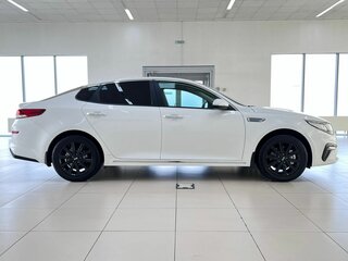 2019 Kia Optima IV Рестайлинг, белый, 1994000 рублей, вид 4