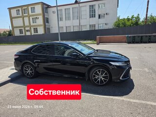 2021 Toyota Camry VIII (XV70) Рестайлинг, чёрный, 2990000 рублей, вид 5