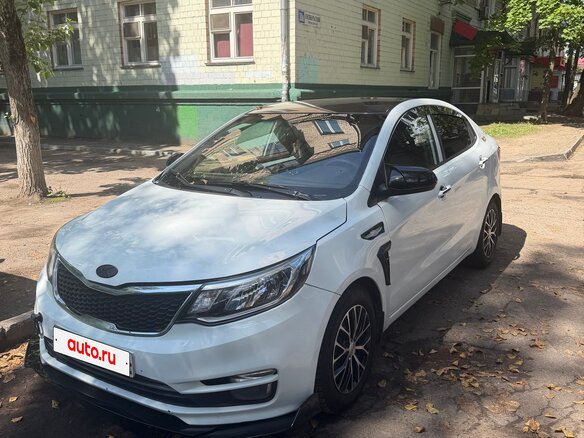 2017 Kia Rio III Рестайлинг, белый