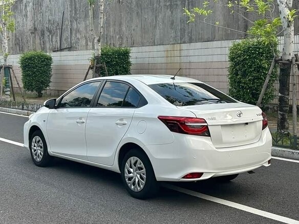 2022 Toyota Vios III Рестайлинг, белый - вид 6