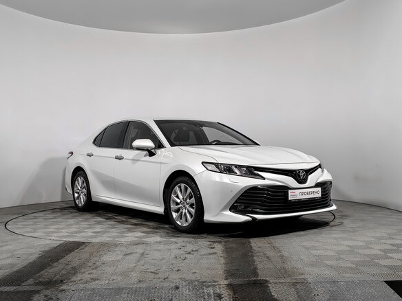 2019 Toyota Camry VIII (XV70), белый - вид 2
