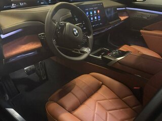 2026 BMW 7 серии 740 xDrive VII (G70) Рестайлинг, зелёный, 24139500 рублей, вид 4